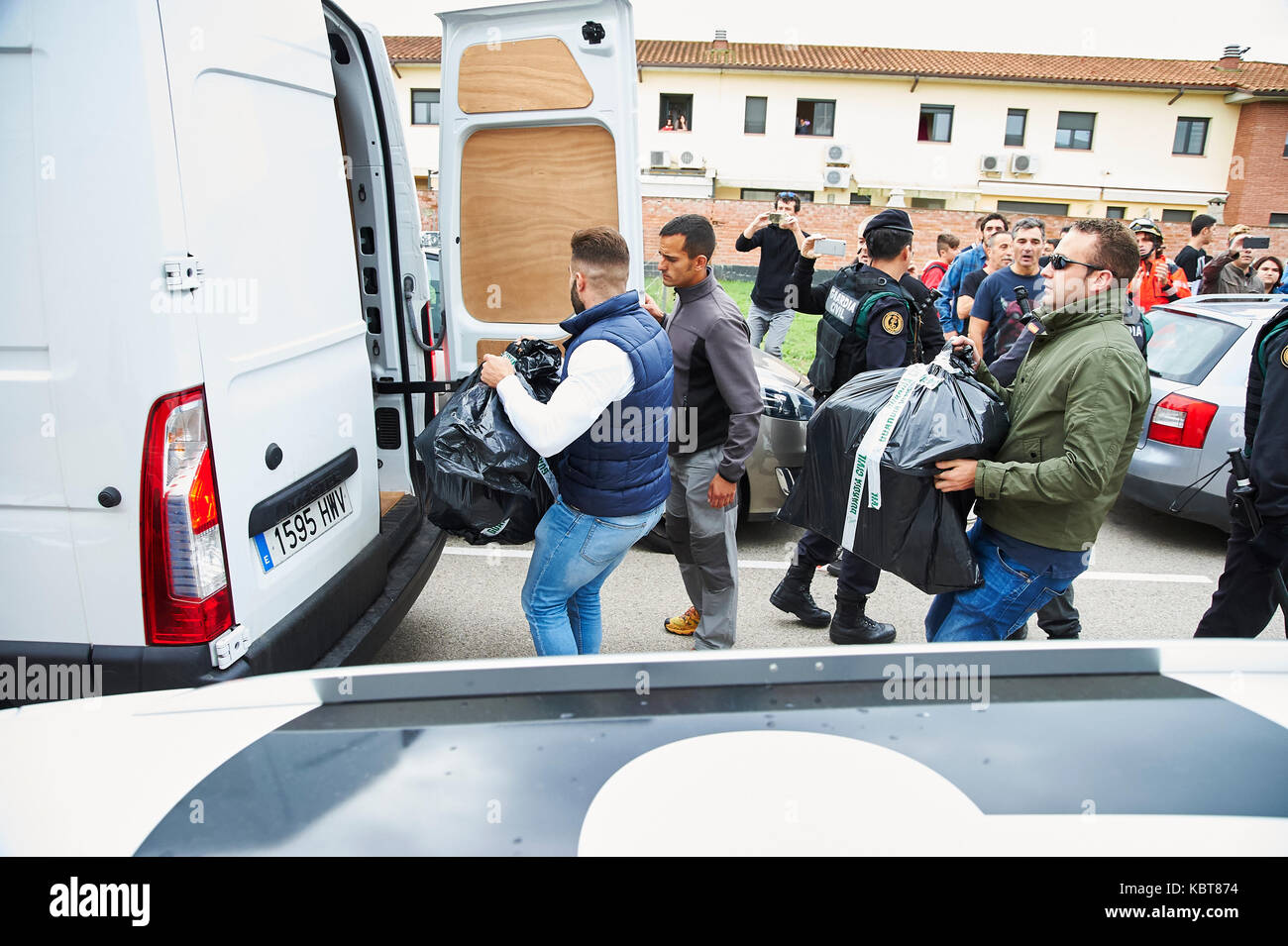 Sant Julia de Ramis, Girona, Spain. 1 October 2017. Spanish Guardia Civil seize ballot boxes from Sant Julia de Ramis. The referendum has been deemed illegal by the Spanish government in Madrid Credit: Pablo Guillen/Alamy Live News Stock Photo