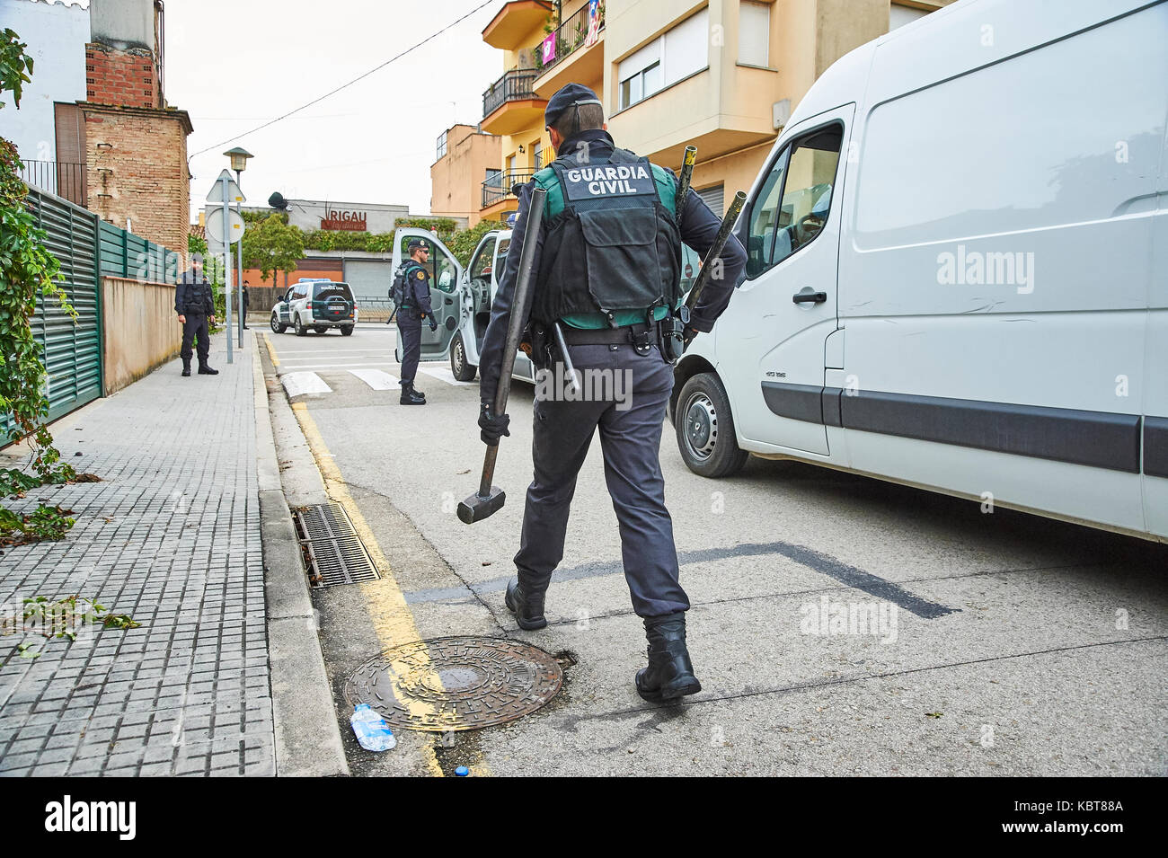 Sant Julia de Ramis, Girona, Spain. 1 October 2017. Spanish Guardia Civil takes a hammer with that broke the door for seizing ballot boxes from Sant Julia de Ramis. The referendum has been deemed illegal by the Spanish government in Madrid Credit: Pablo Guillen/Alamy Live News Stock Photo