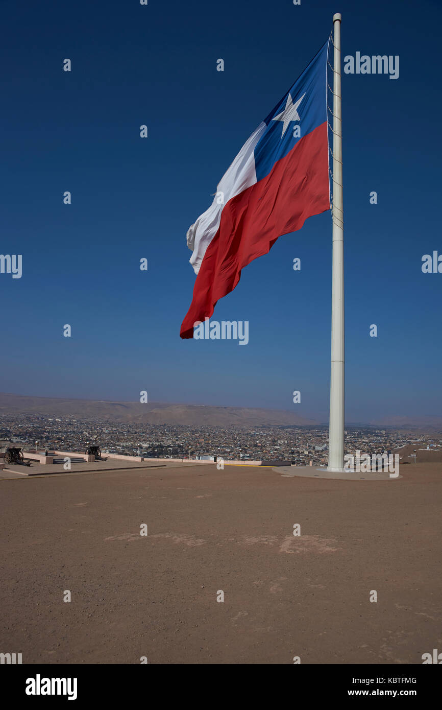 Historical relics from the War of the Pacific along with a Chilean flag on the  Morro de Arica in the coastal city of Arica in northern Chile. Stock Photo