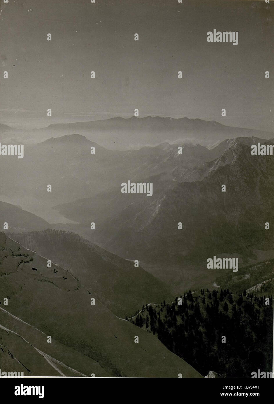 Panorama, Standpunkt Art. Beobachter am grossen Nozzolo, Blick auf den Ledrosee bis Cm.Palone. (9 III.1918.) (BildID 15514628) Stock Photo