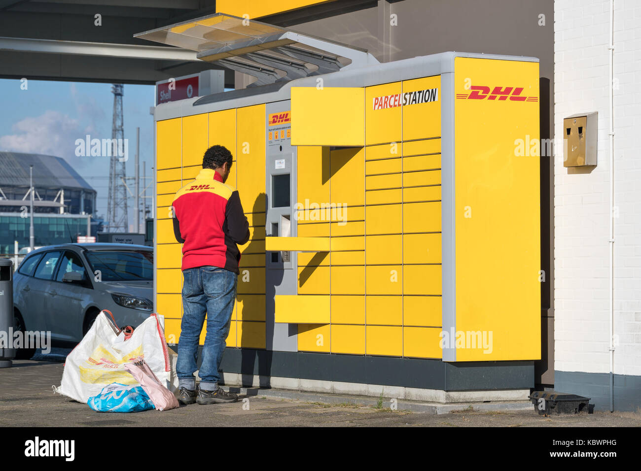 Dhl service point hi-res stock photography and images - Alamy