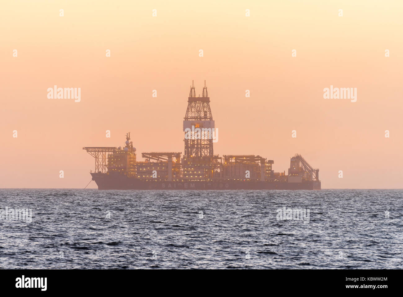 Oil drilling ship hi-res stock photography and images - Alamy