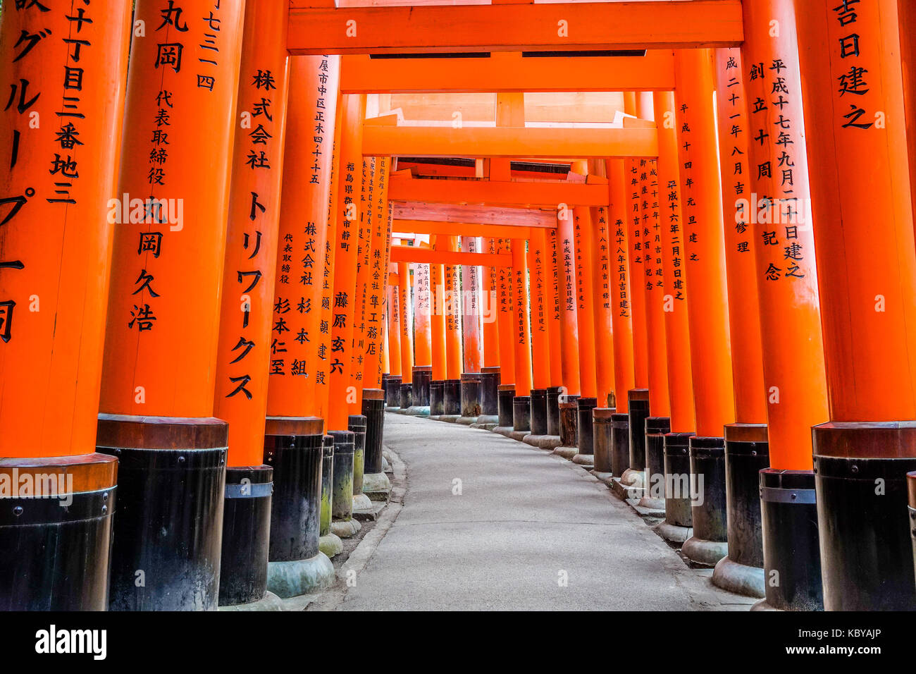 Fushimi Inari Shrine Foxes Hi Res Stock Photography And Images Alamy