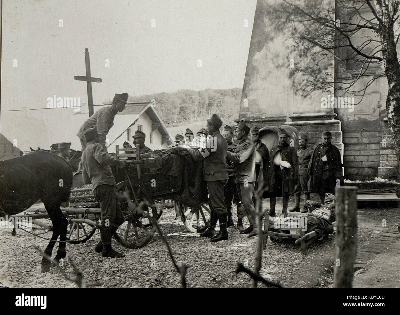 Первая мировая раненые. Украина 1916. Галиция село.