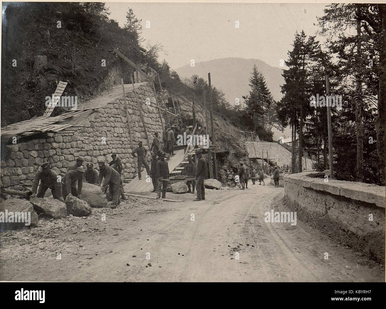 Strassenerweiterung Tarvis   Raibl, aufgenommen am 16.V.1916 (BildID 15472807) Stock Photo