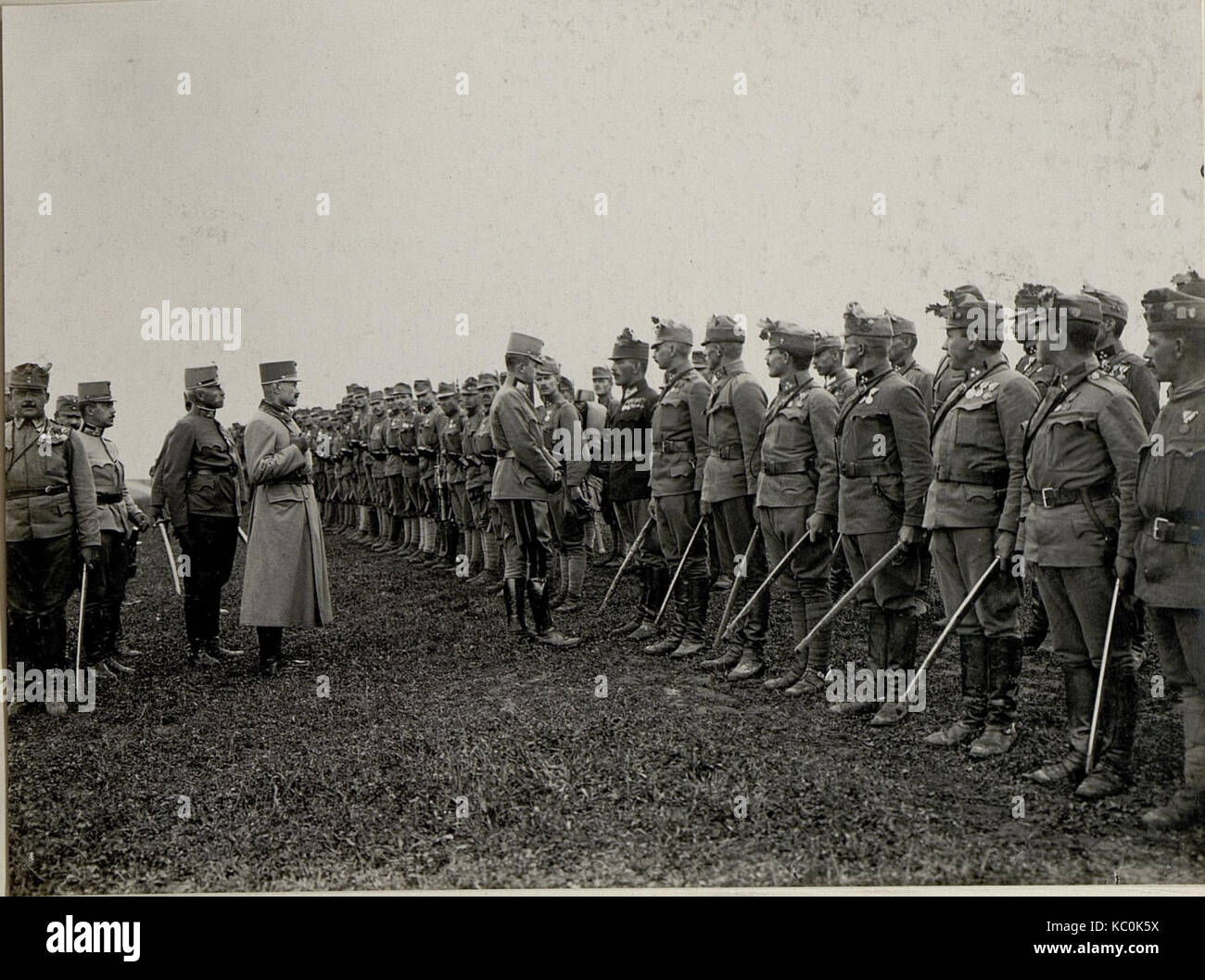 Besichtigung bei der 19. Feldartillerie Brigade durch Erzherzog Karl im