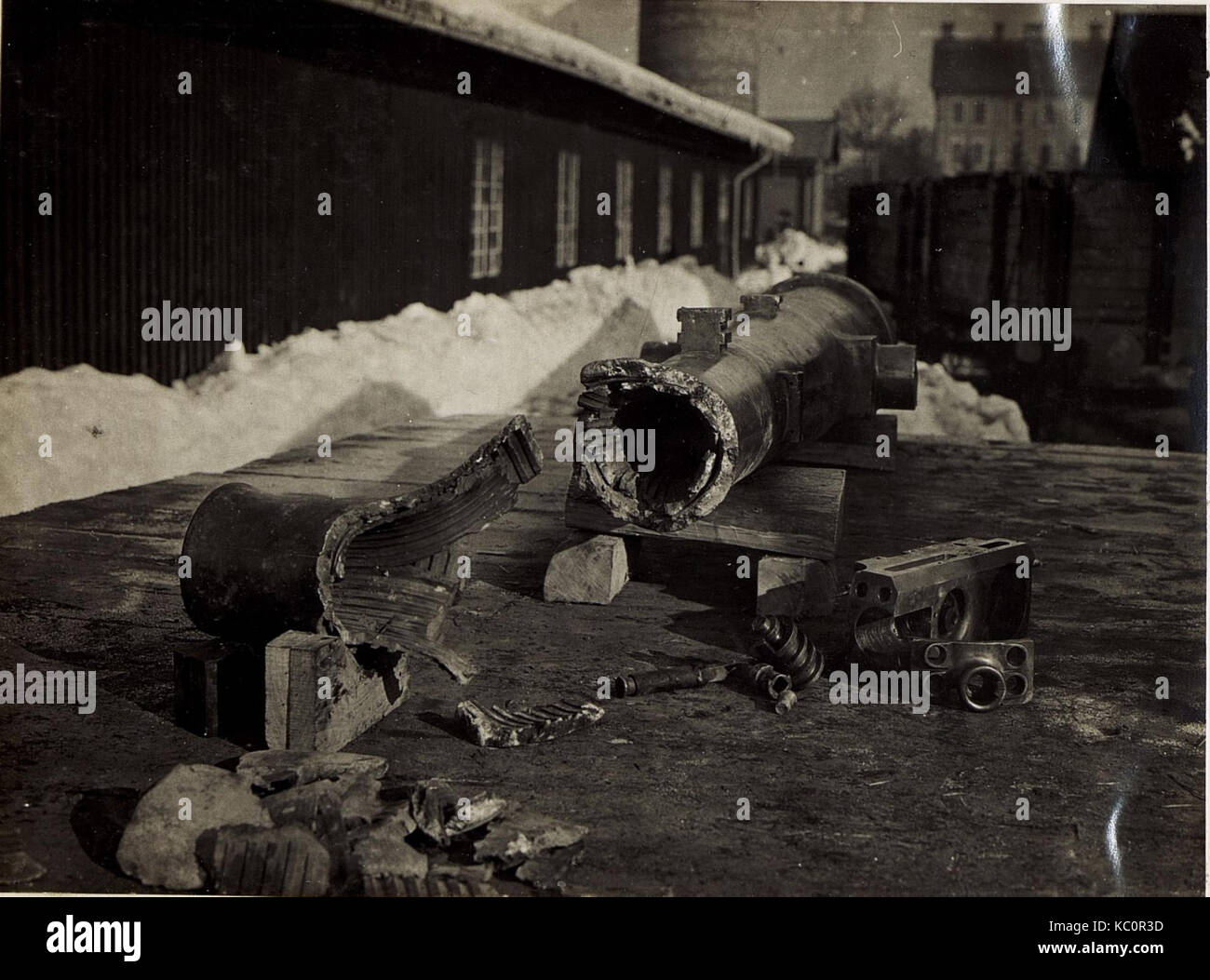 12cm M.80 Minimalscharten Kanonenrohr Nr,12. Battr.Kal. Rohrkopf wurde durch Rohrkrepierer abgerissen. (BildID 15494760) Stock Photo