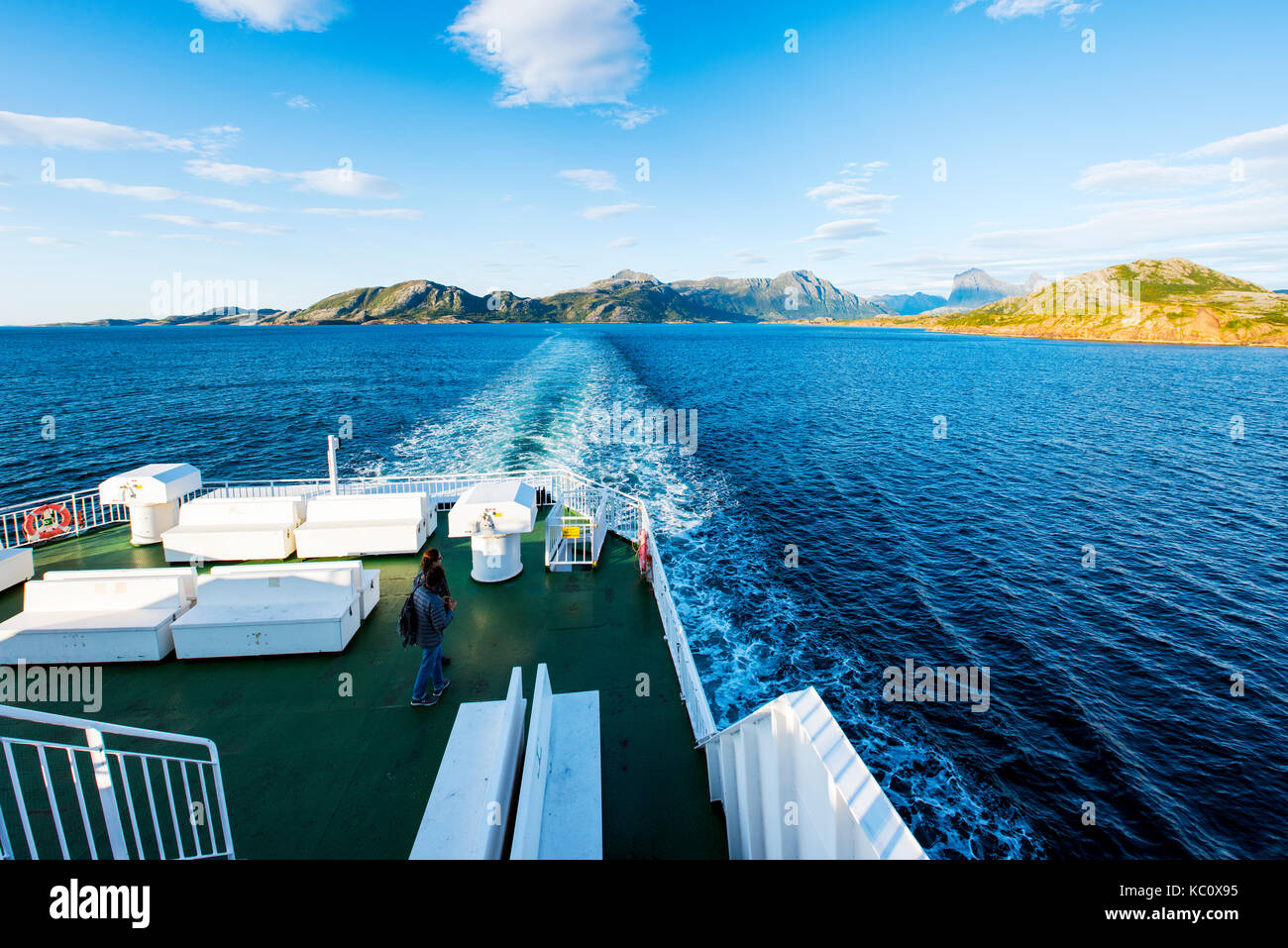 Kystriksveien - the coastal route along the Nordland coastline in Norway. Image taken on the ferry crossing from Jektvik to Kilboghavn Stock Photo