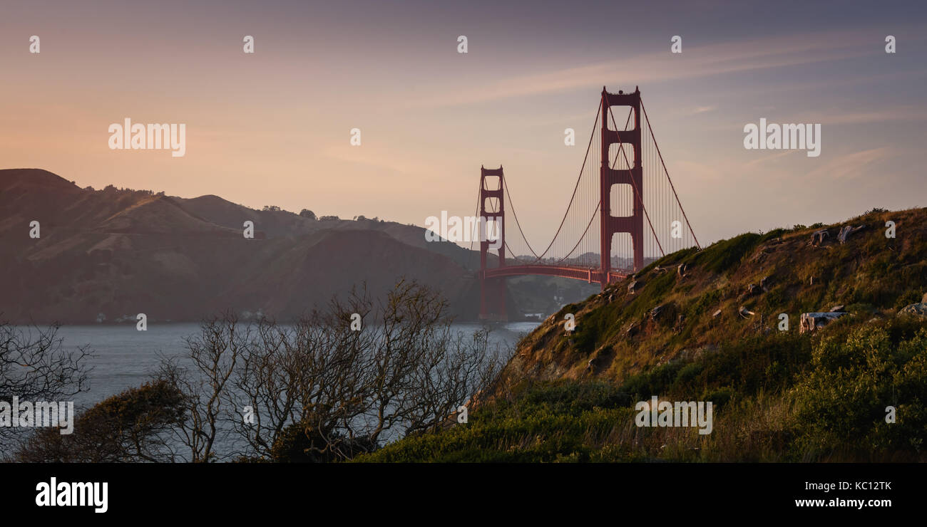 Golden Gate Bridge, San Francisco at sunset Stock Photo - Alamy