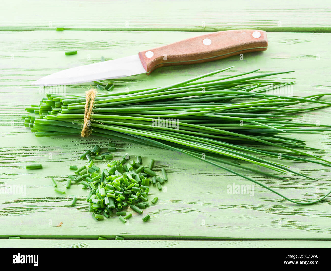 Green onion on the wooden table Stock Photo - Alamy