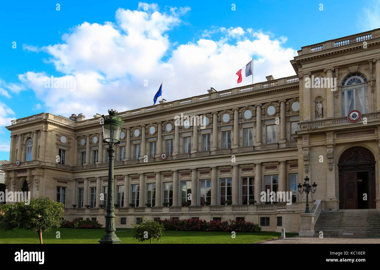 министерства франции. министерство франции во франции здание. франция госслужба. министерство иностранных дел франции здание. загранучреждения мид франции.