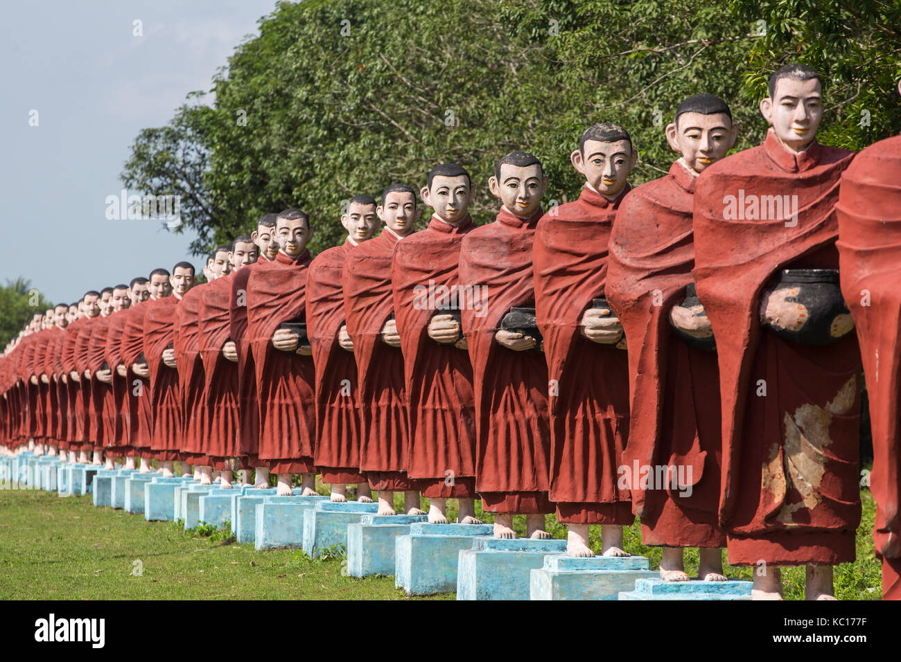 Statues of Buddhist monks at the Win Sein Taw Ya Buddha in Kyauktalon Taung, near Mawlamyine, Myanmar. Stock Photo