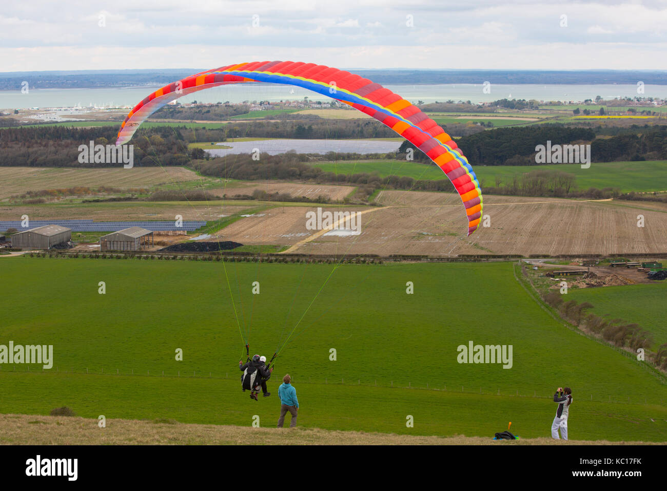 Para glider, paragliding, over, Freshwater, Yarmouth, Lymington, New