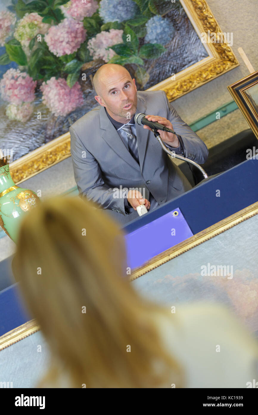 buying art at an auction Stock Photo Alamy