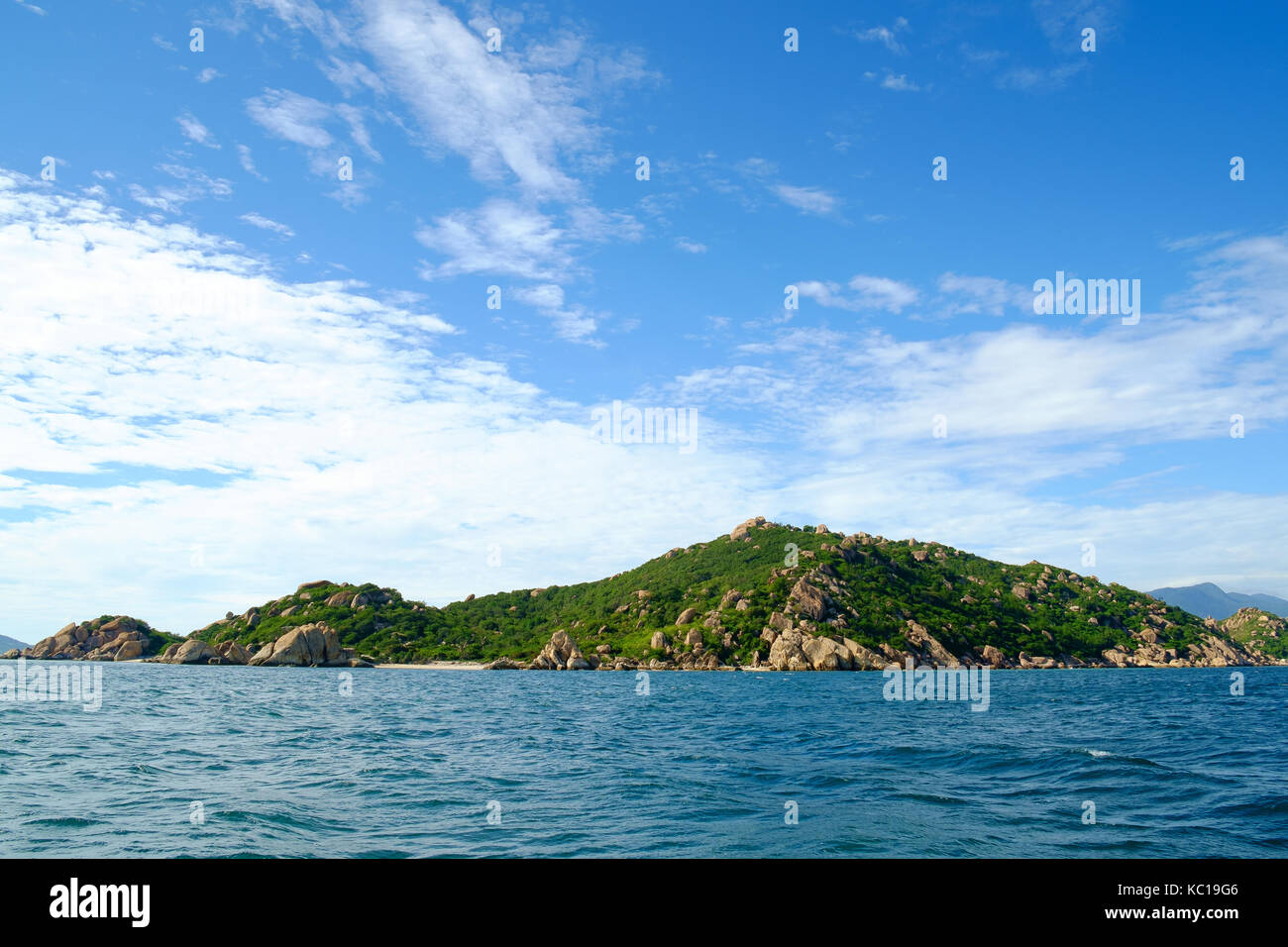 Image Nam Khánh image beautiful - Beautiful islands at Cam Ranh Bay, Khanh Hoa, Viet Nam. Cam Ranh ...