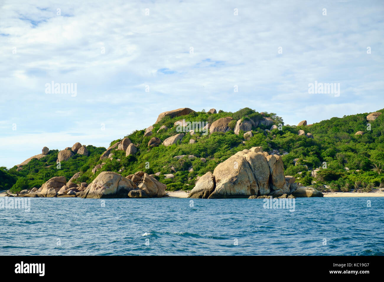 Image Nam Khánh image beautiful - Beautiful islands at Cam Ranh Bay, Khanh Hoa, Viet Nam. Cam Ranh ...