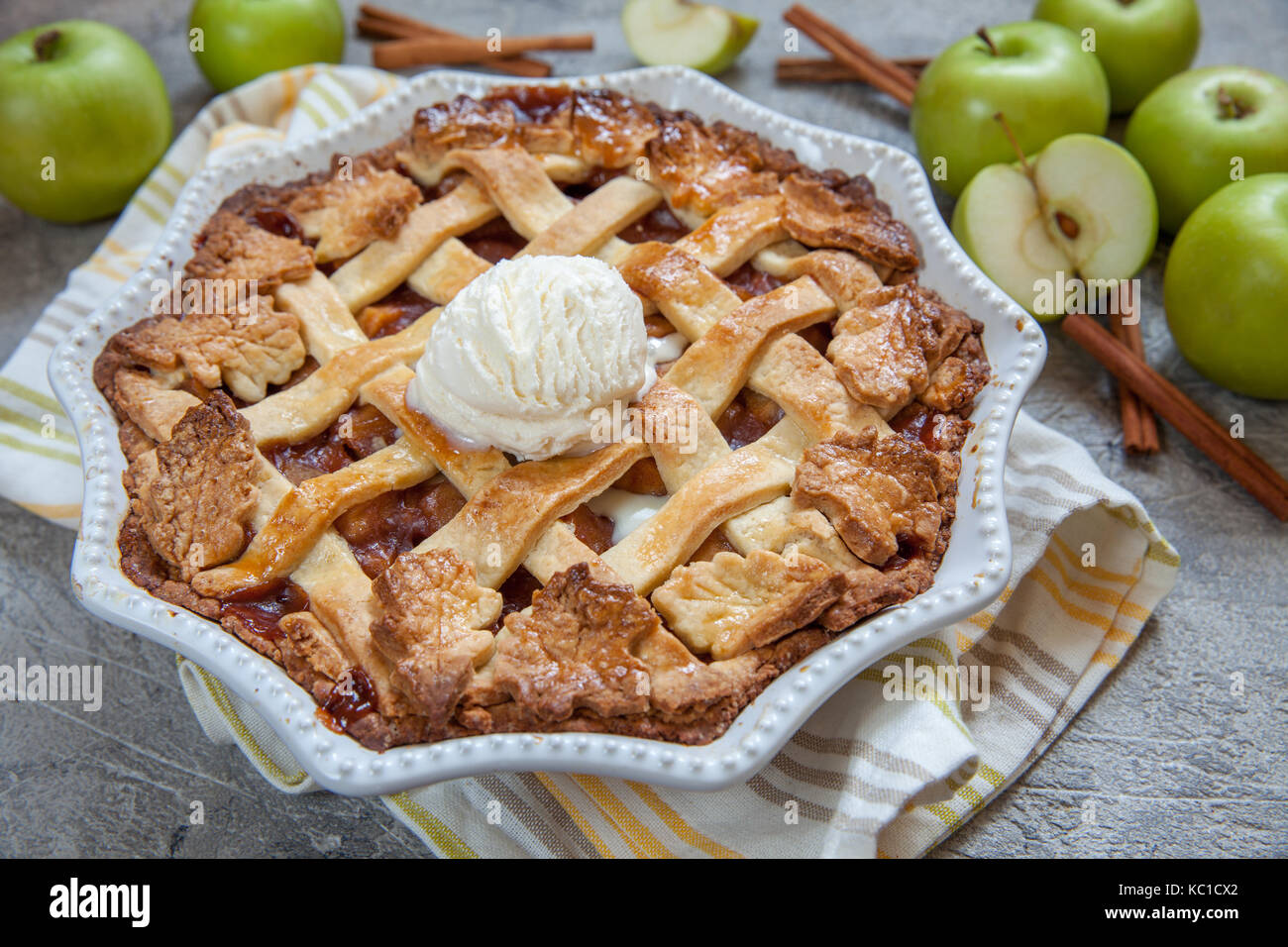 Traditional American Apple pie Stock Photo Alamy