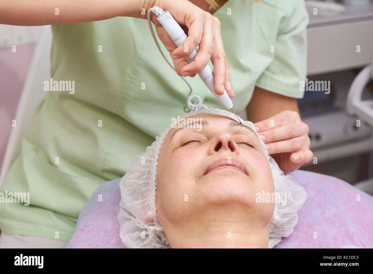 Ultrasonic face cleaning procedure Stock Photo Alamy