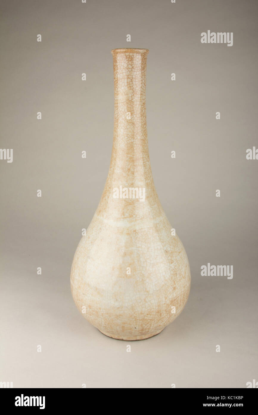 Vase, Ming dynasty (1368–1644), China, Porcelain, H. 18 1/2 in. (47 cm), Ceramics Stock Photo