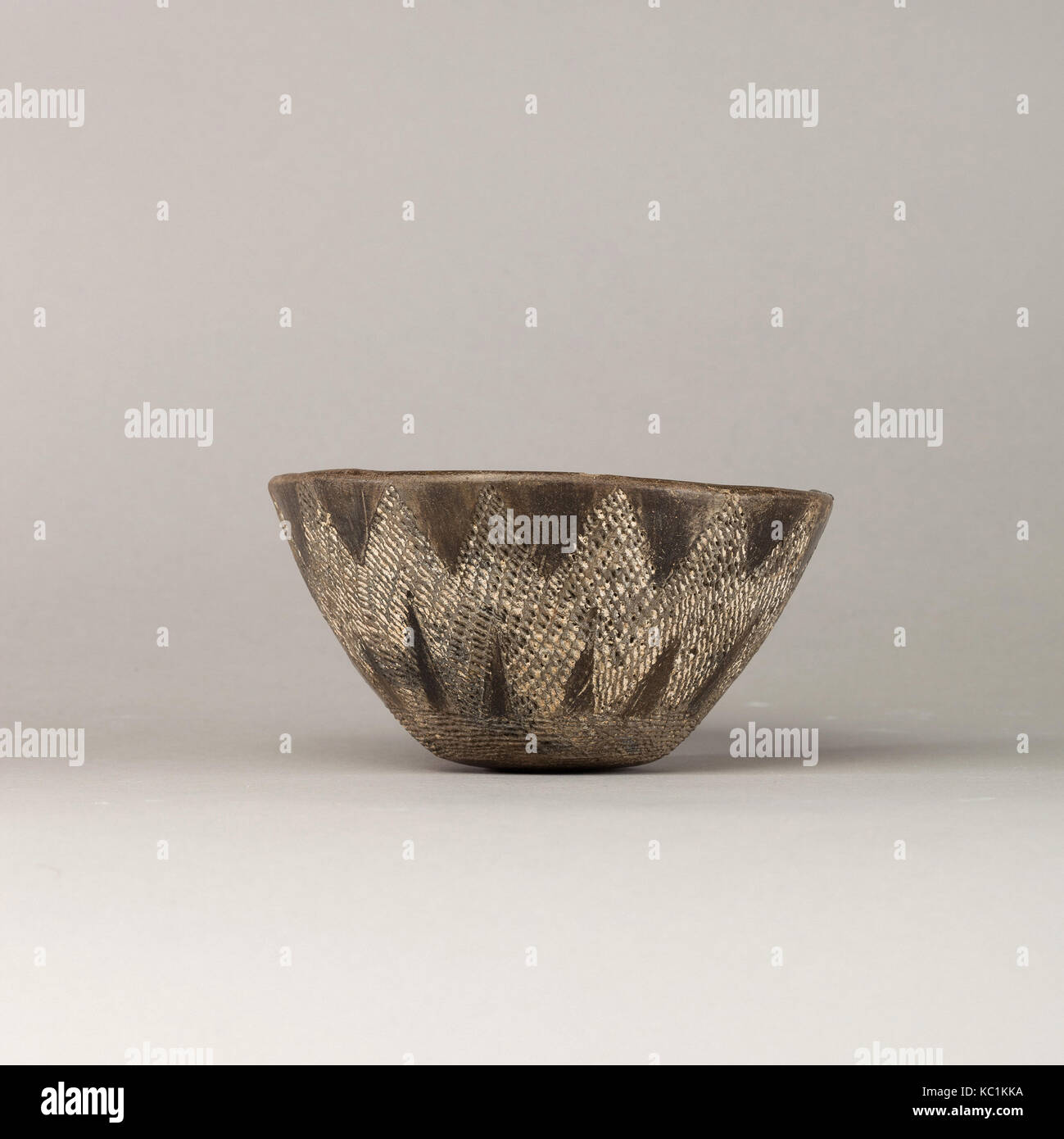 Celestial Black Bear Ceramic Mixing Bowl Set in Bronze