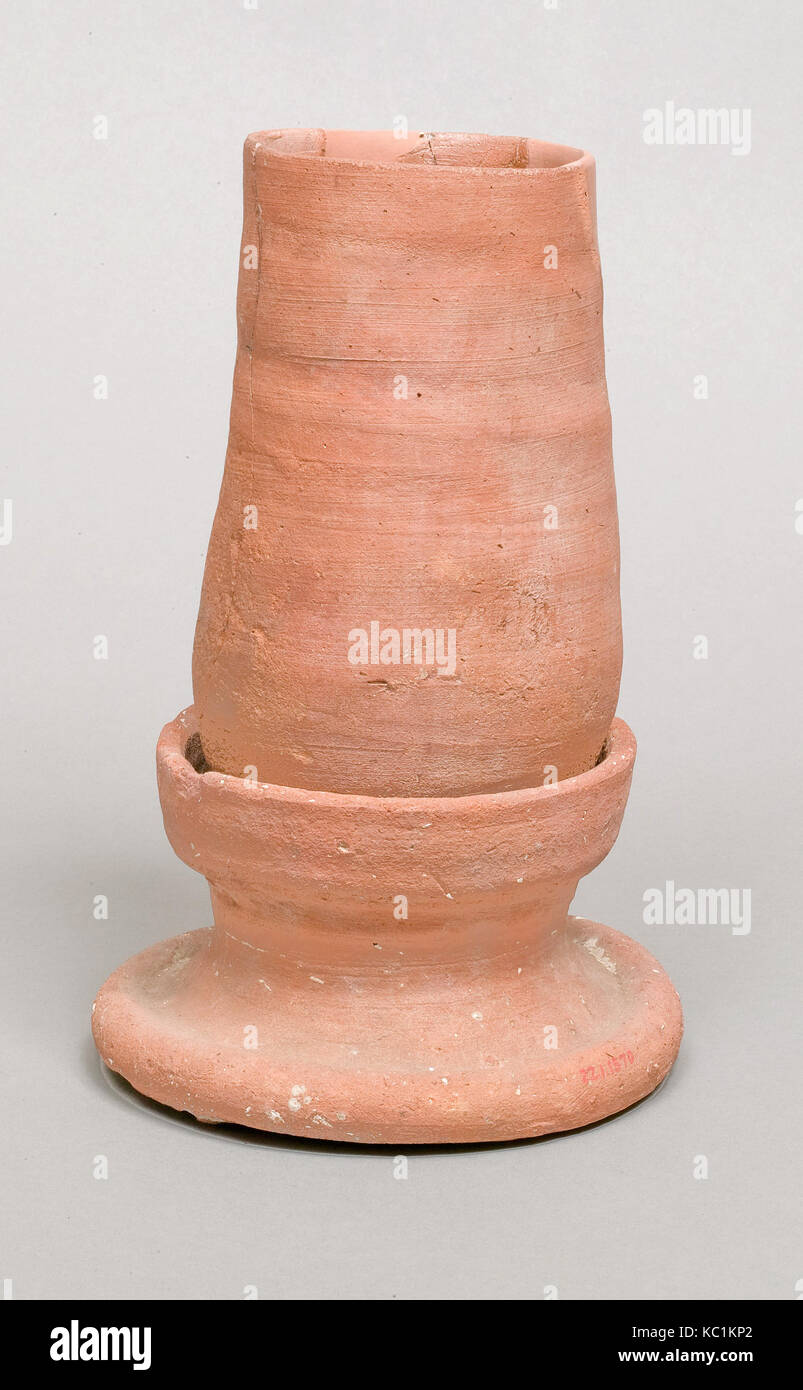 Situla shaped jar, Middle Kingdom, Dynasty 12–13, ca. 1981–1640 B.C., From Egypt, Memphite Region, Lisht North, Cemetery, 1906 Stock Photo