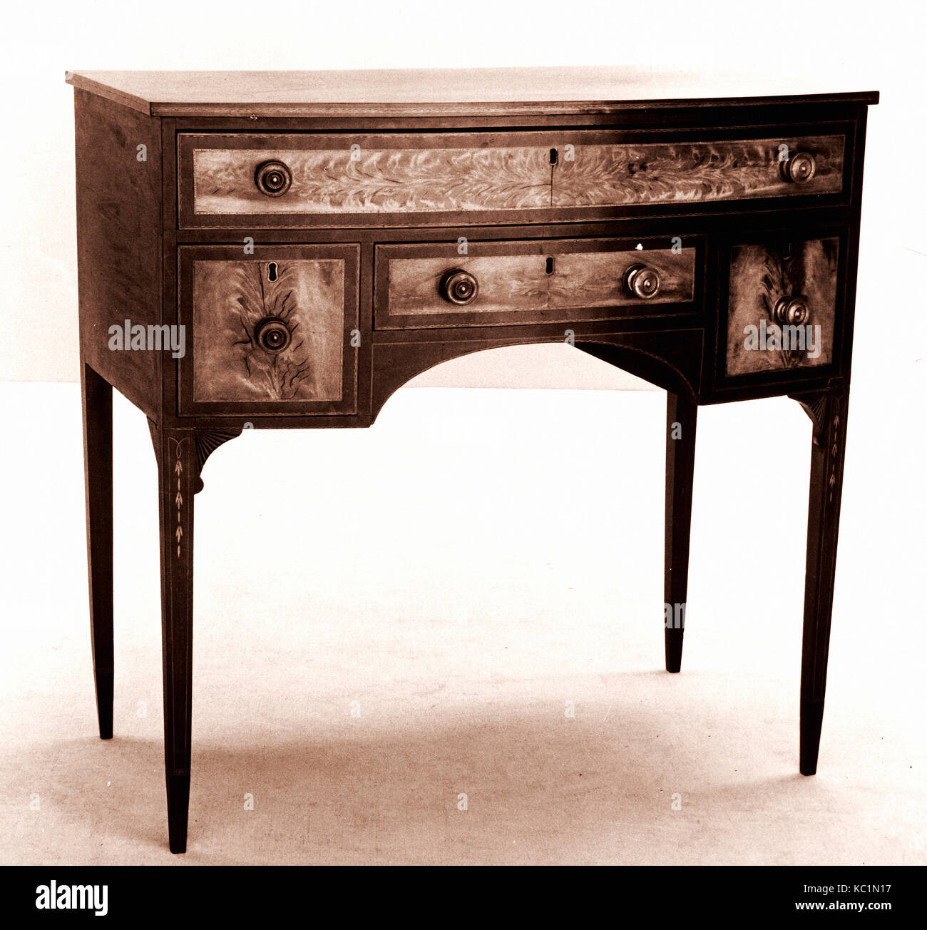 Dressing table, 18001810, Made in Portsmouth, New Hampshire, United