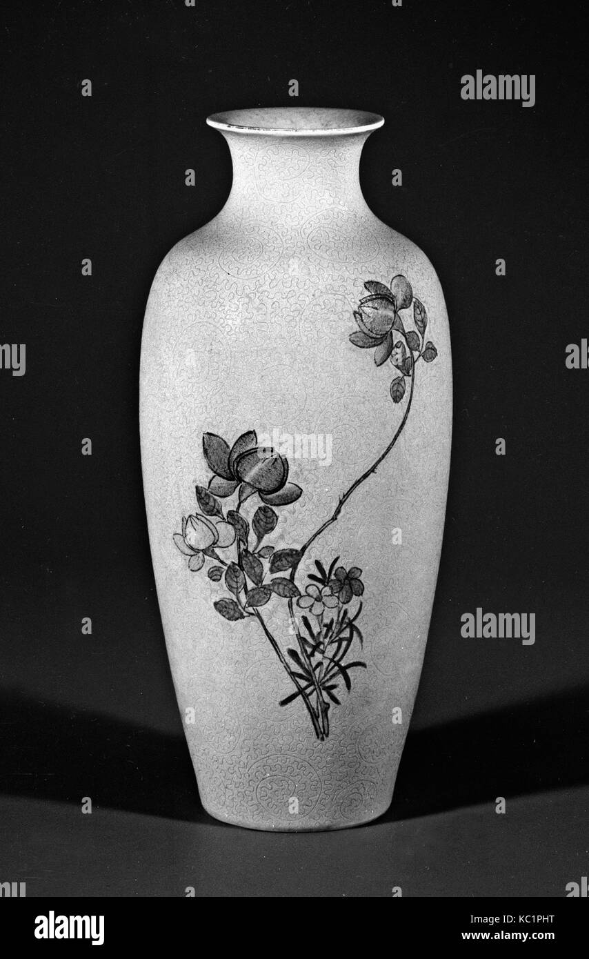 Jar, Qing dynasty (1644–1911), Qianlong mark and period (1736–95), China, Porcelain decorated with sgraffito wave and leaf Stock Photo