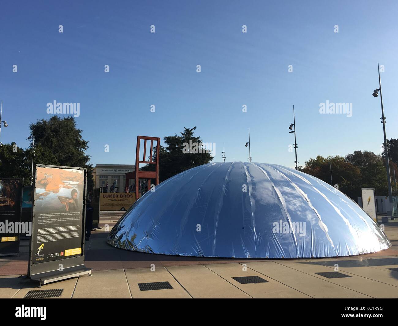 A tent in the shape of a large drop of mercury standing in front of the Palace of the League of Nations in Geneva, Switzerland, 28 Septmeber 2017. The tent serves the purpose of warning about the health risks of the highly toxic heavy metal. The mercury drop was realiyed in cooperation with the secretary of the Minamata Convention on Mercury and the network of Plastique Fantastique, based in Berlin. The focus of the Minamata Convention on Mercury is reducing the emission of mercury. Photo: Christiane Oelrich/dpa Stock Photo