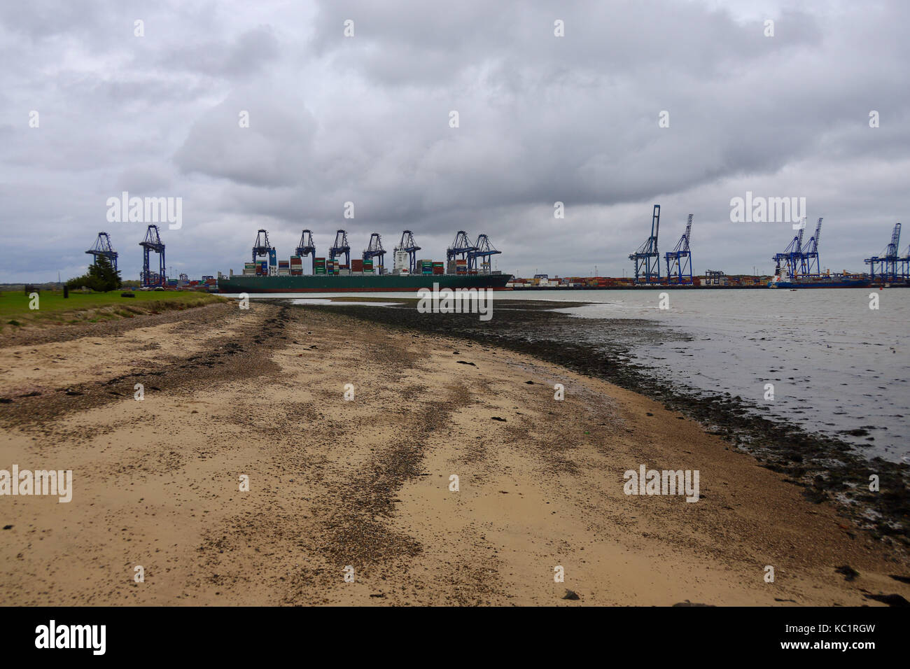 Shotley Gate, Suffolk, UK. 1st October, 2017. UK Weather Port of
