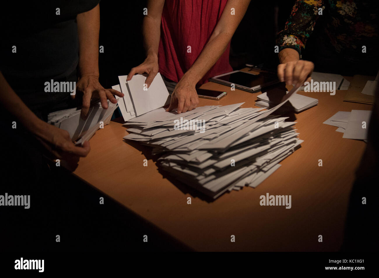 Barcelona, Catalonia. October 1, 2017. During the counting process, the lights have been turned off to make the location of the police more difficult.The vote counting begins, shuffle data of participation of 3,000,000 people. Credit: Charlie Perez/Alamy Live News Stock Photo