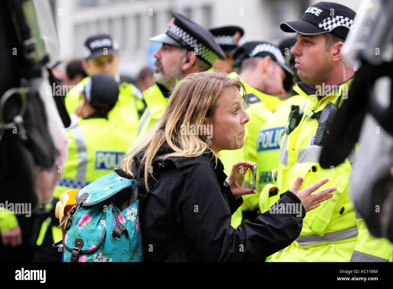 St Peters Square, Manchester, UK - Sunday 1st October 2017 - A protester talks to a line of Police officers outside the Conservative Party Conference. Photo Steven May / Alamy Live News Stock Photo