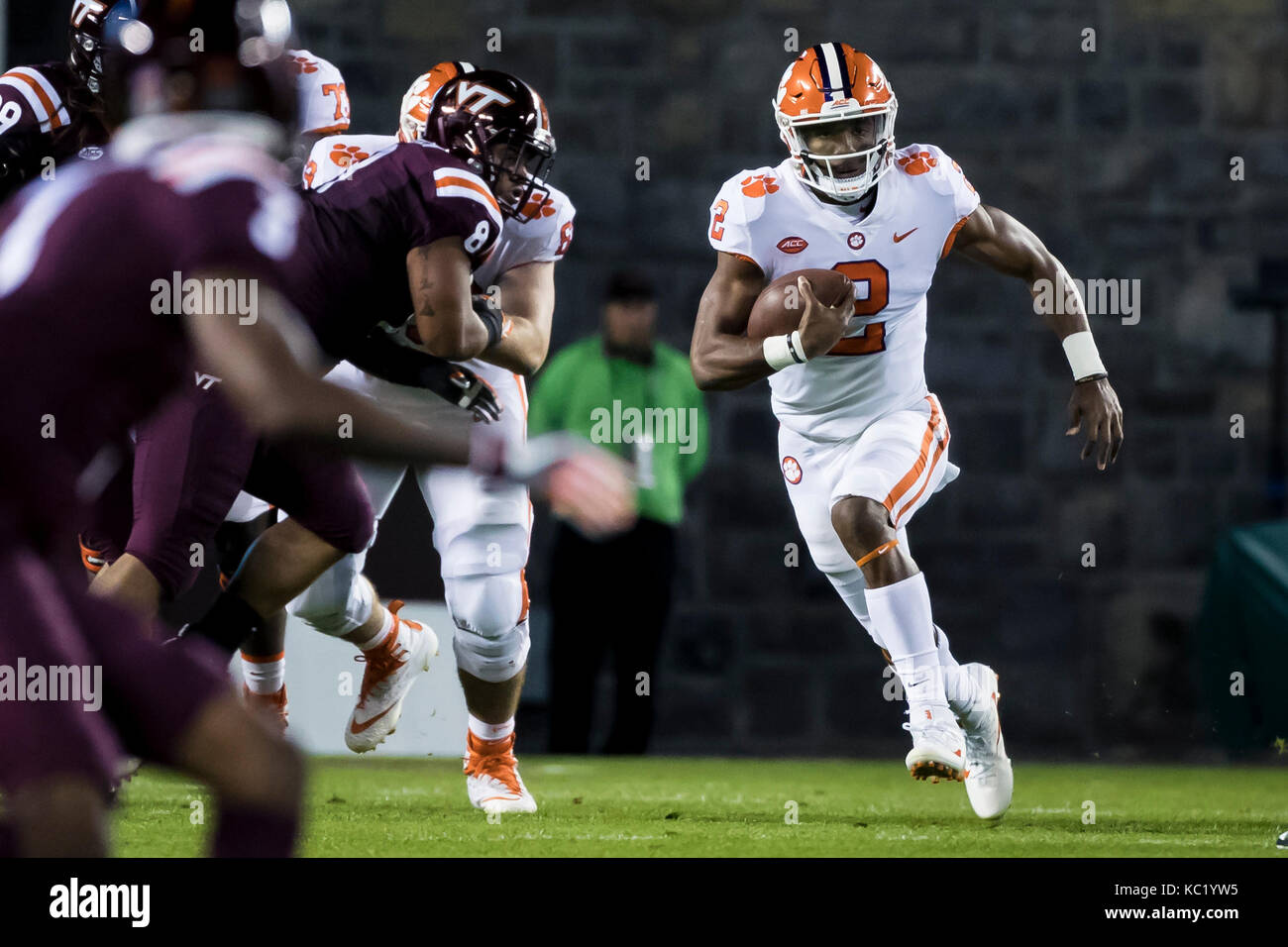 Blacksburg, Virginia, USA. 30th Sep, 2017. Clemson Tigers quarterback Kelly Bryant (2) scrambles during the NCAA football game between the Clemson Tigers and the Virginia Tech Hokies at Lane Stadium/Worsham Field in Blacksburg, Virginia. Clemson won 31-17. Scott Taetsch/CSM/Alamy Live News Stock Photo