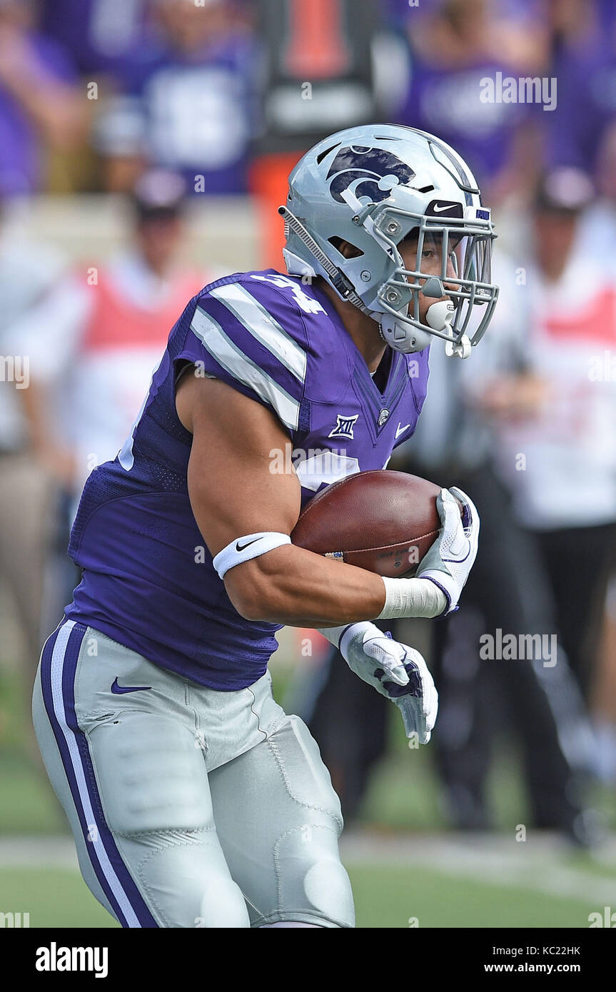 September 30, 2017:Kansas State Wildcats running back Barnes (34) carries the ball during the NCAA Football game between the Bears and the Kansas State Wildcats at Bill Snyder Family Stadium