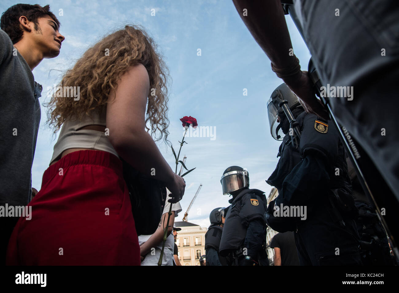Madrid, Spain. 1st Oct. 2017. People protesting shouting against riot ...