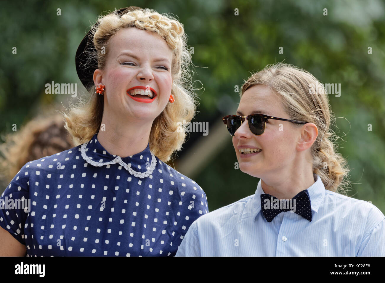 retro couple outfit