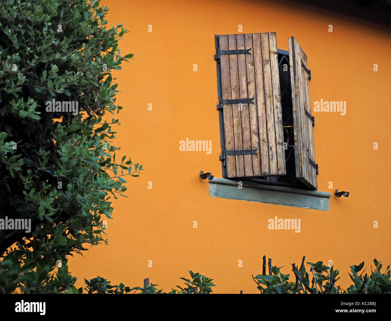 Ochre painted house hi-res stock photography and images - Alamy