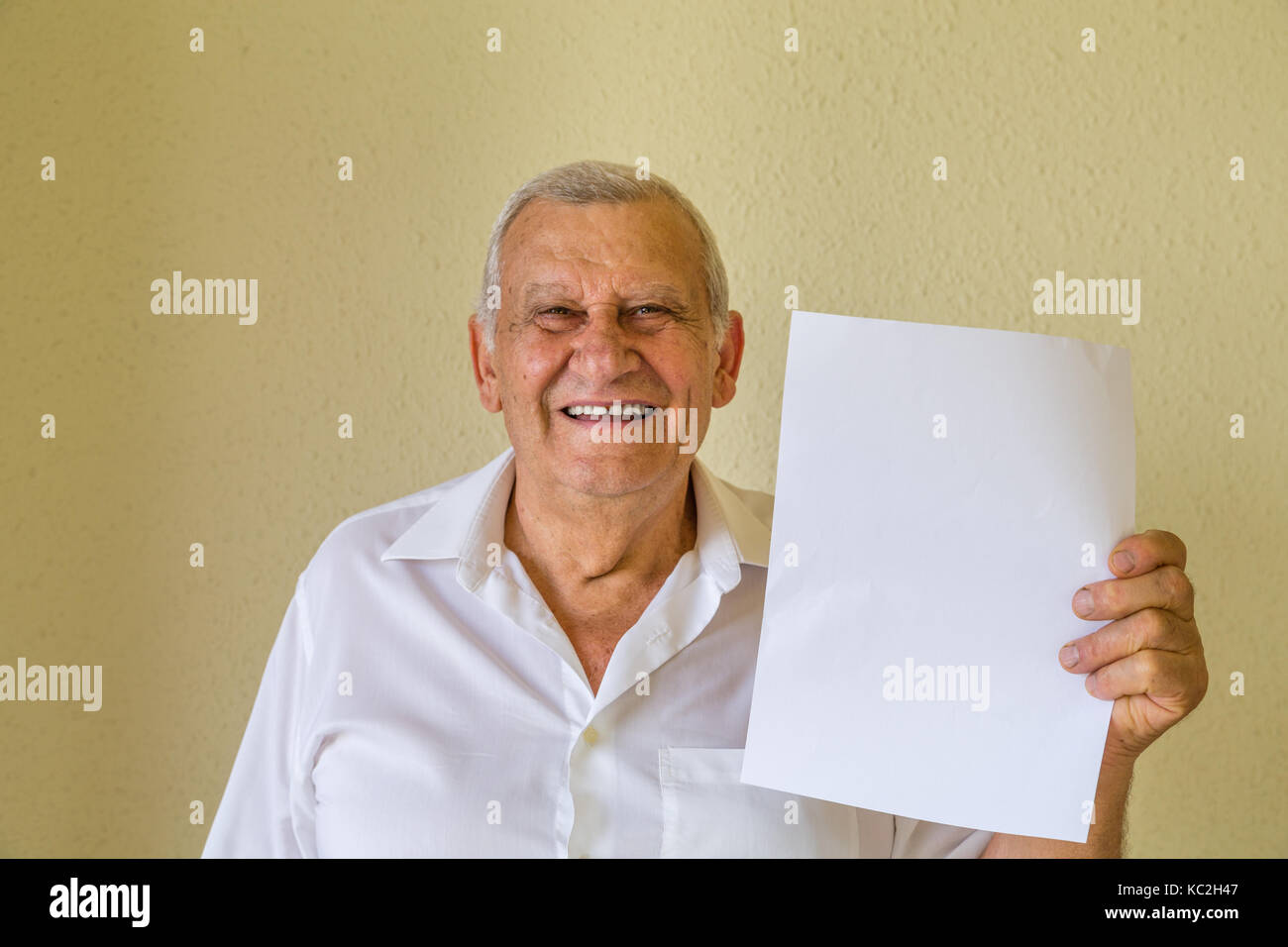 Writing note showing Time To Retire. Business concept for Take the  pensioner status stop working in elderly old enough Businessman in blue  suite stand Stock Photo - Alamy