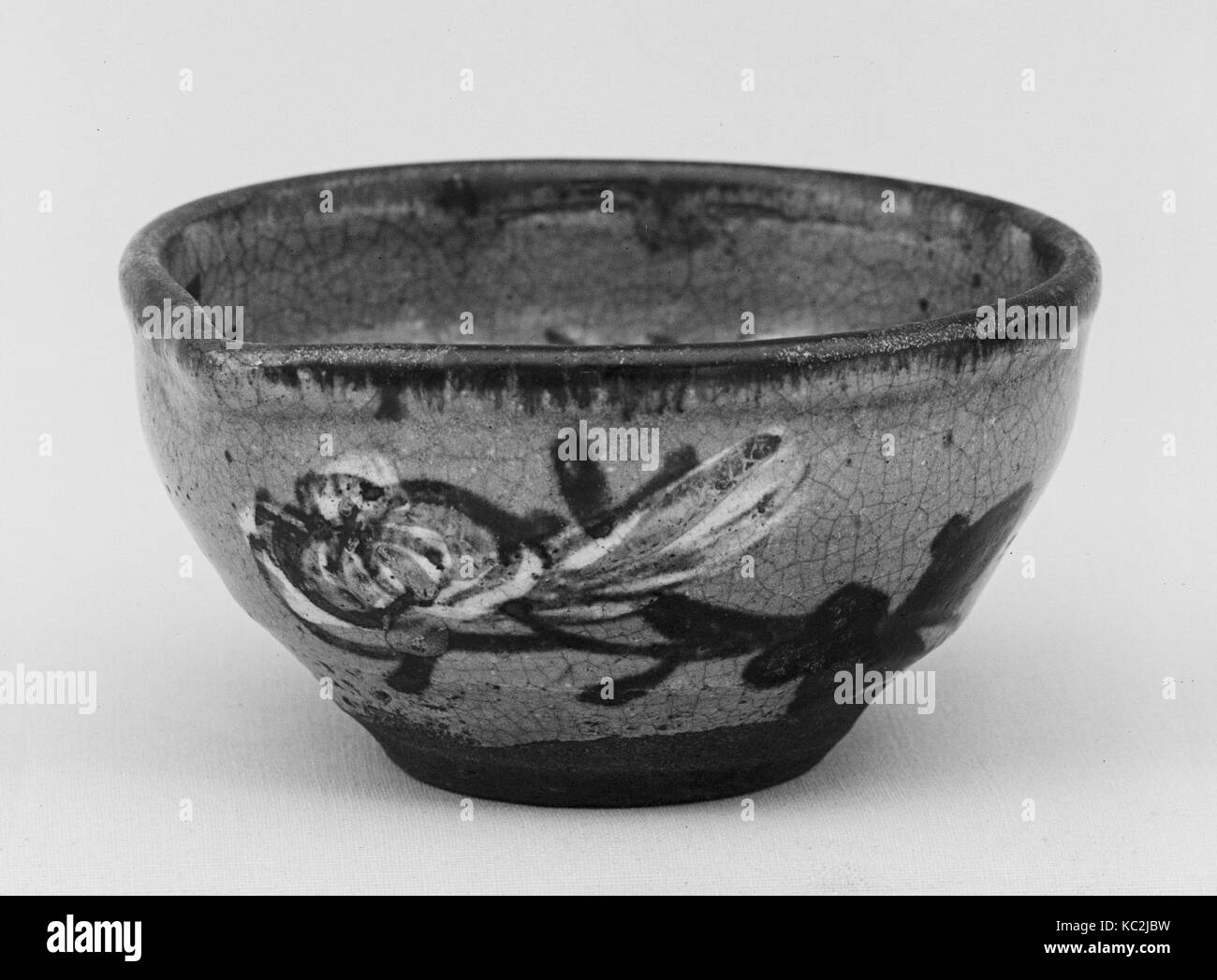 Bowl, Edo period (16151868), 18th century, Japan, Pottery with designs