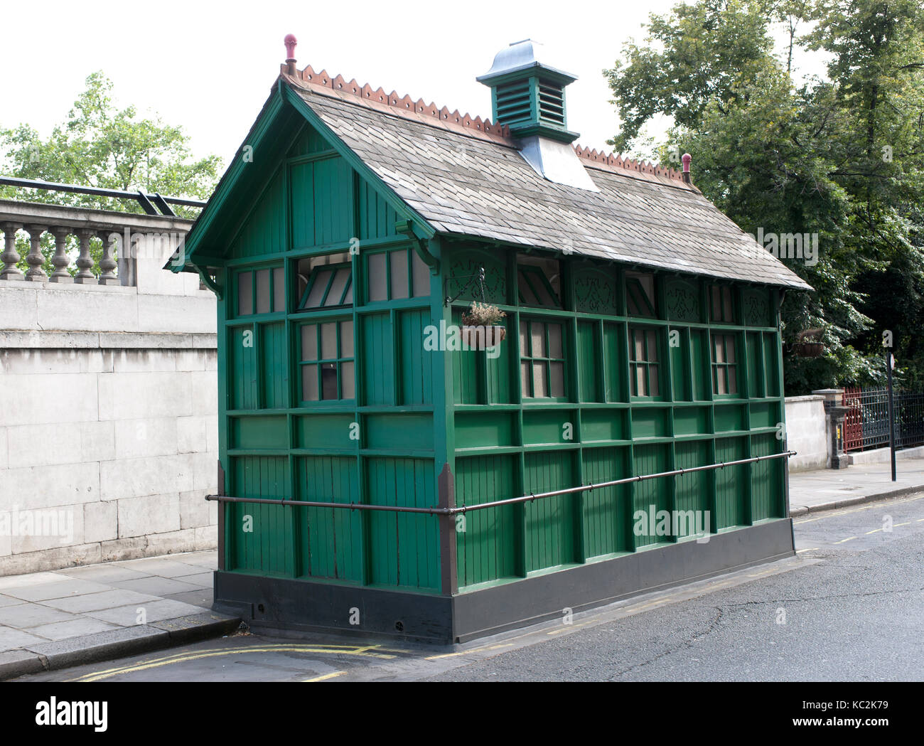Cabmans Shelter, Temple Place, WC2, London, England, UK Stock Photo Alamy