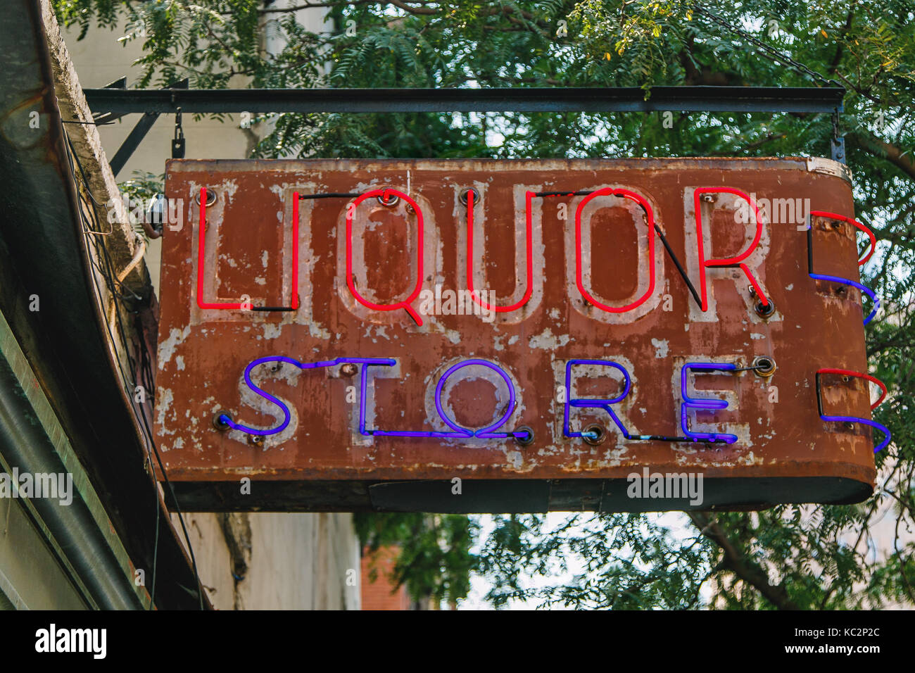 Liquor sign hires stock photography and images Alamy