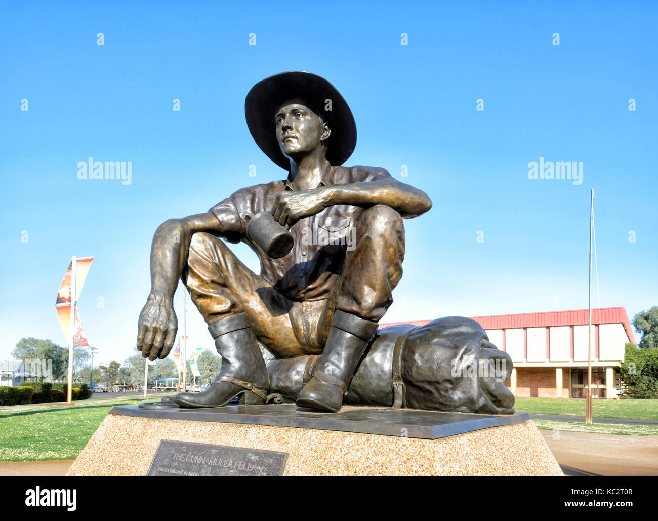 The Cunnamulla Fella statue, immortalised in song by Stan Coster and