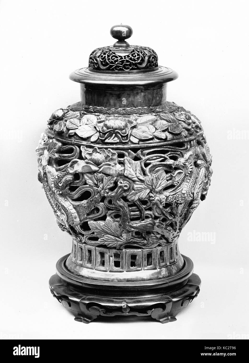 Jar, Ming dynasty (13681644), China, Pottery painted in polychrome