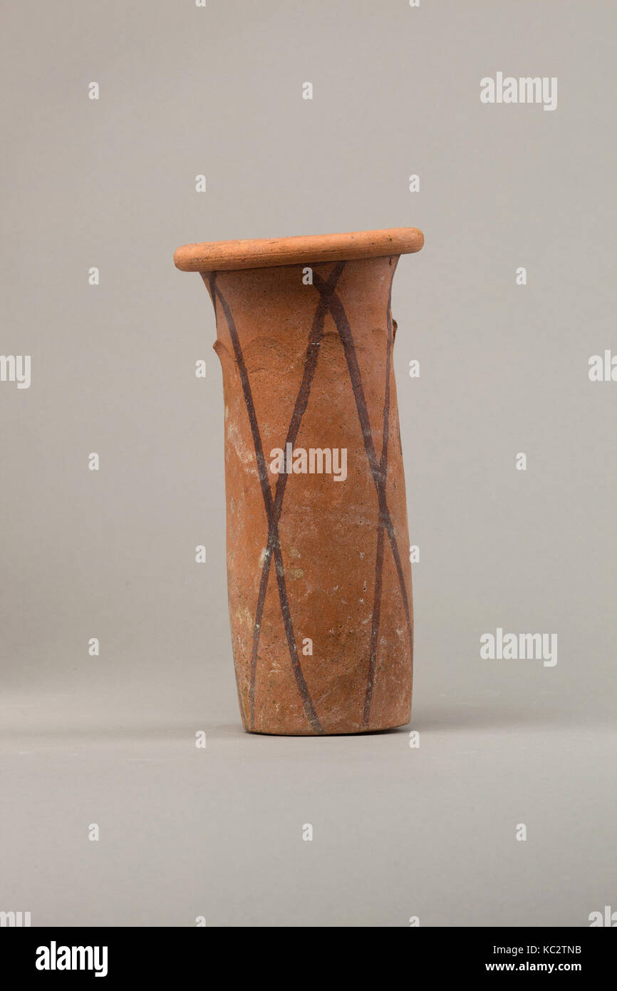 Wavy-handled jar with cross-lined decoration, ca. 3100–2649 B.C Stock Photo