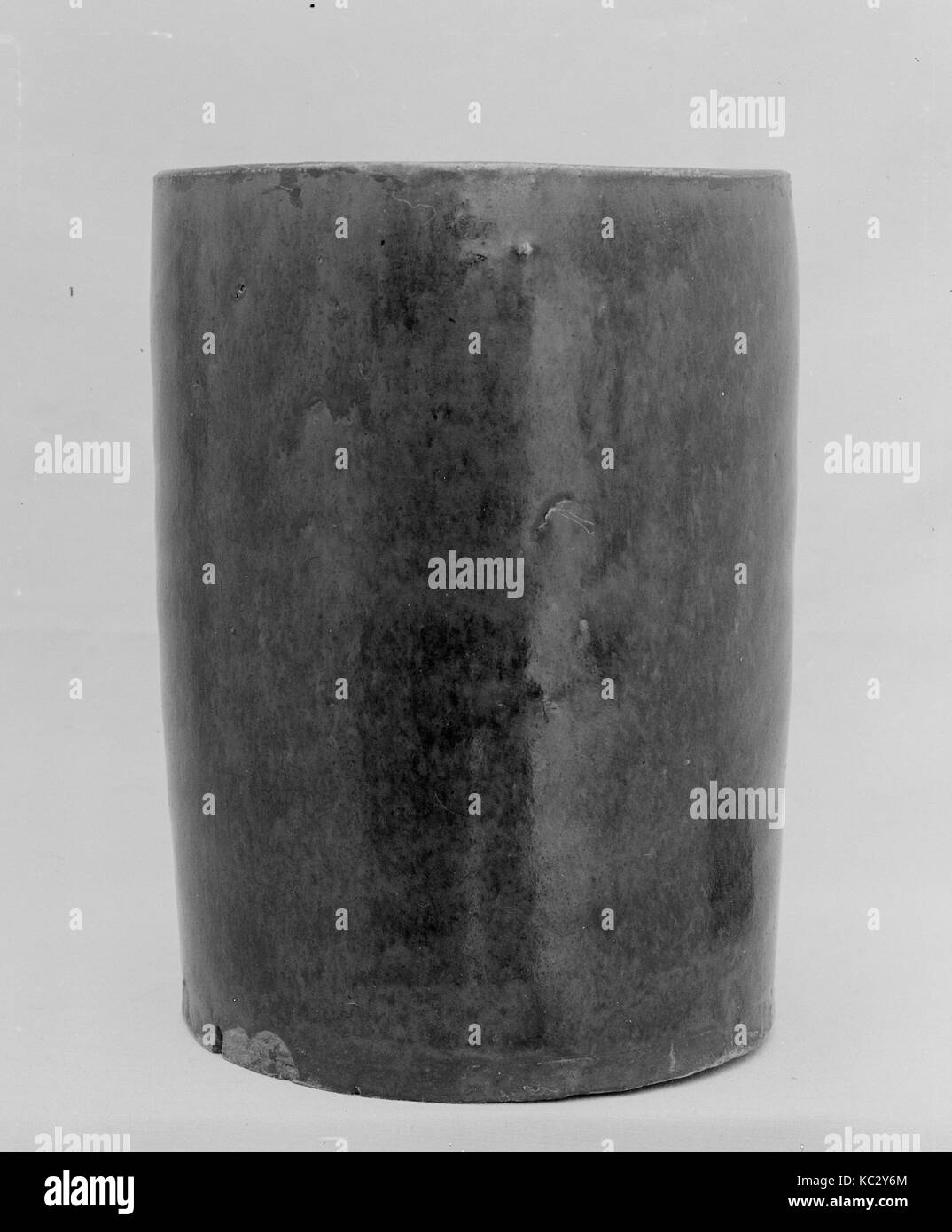 Water Jar, 17th century, Japan, Clay covered with a mottled and streaked glaze (Seto ware), H. 6 1/2 in. (16.5 cm); Diam. 4 3/4 Stock Photo