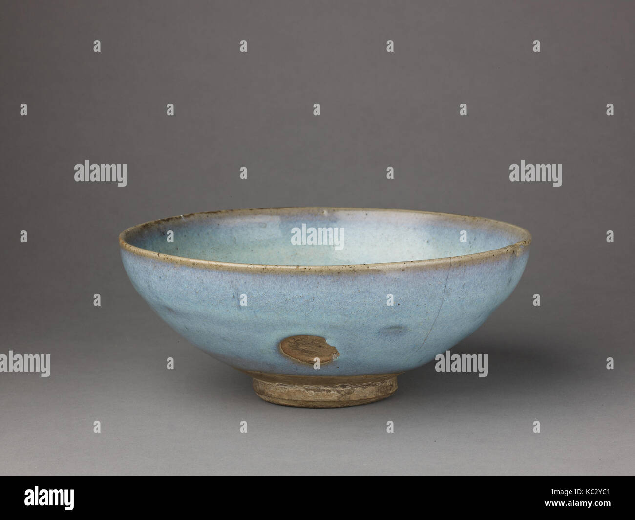 Deep bowl, Jun ware, Chinese, Yuan Dynasty, 13th–14th century Stock Photo