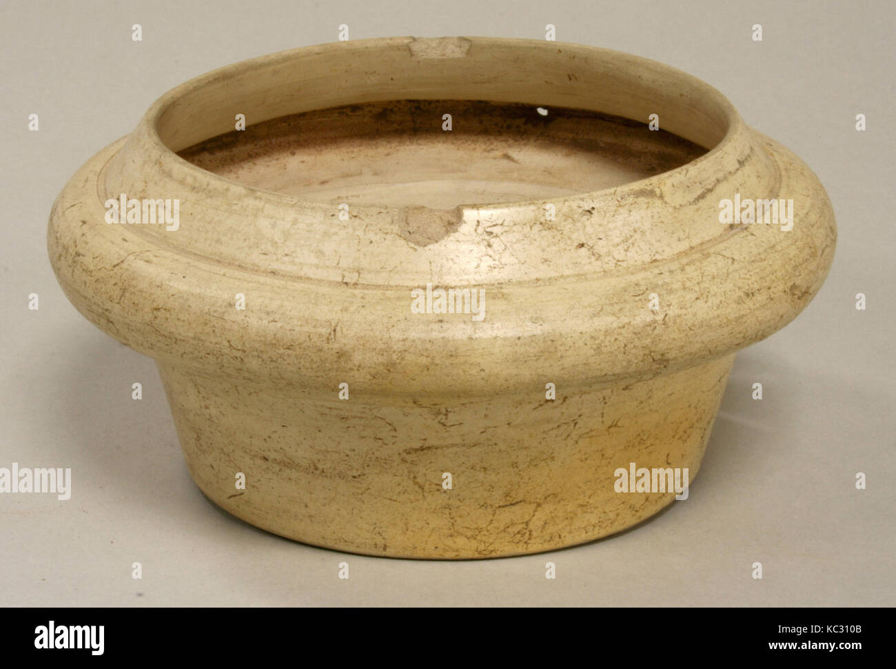 Bowl (Tecomate), 12th–9th century B.C., Mexico, Mesoamerica, Lake Texcoco, Olmec, Ceramic, Height 3 in., Ceramics-Containers Stock Photo