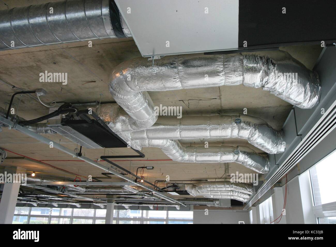 Air conditioning ducting hi-res stock photography and images - Alamy