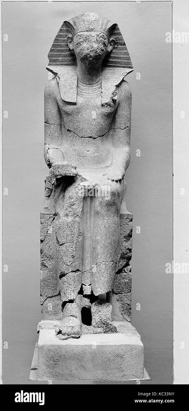 Seated statue of hatshepsut hires stock photography and images Alamy