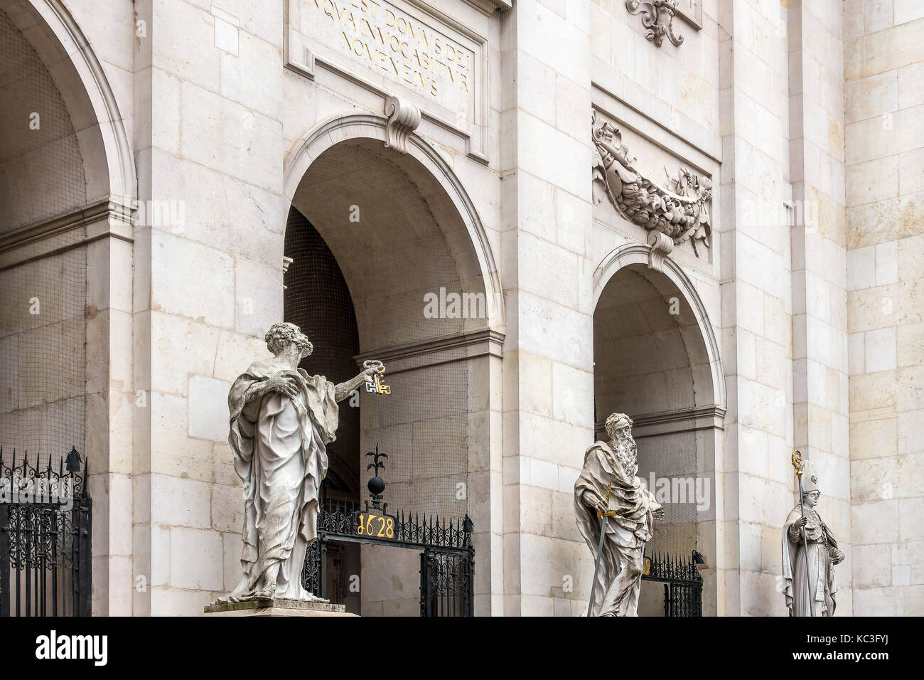 Statues at the Entrance to Salzburg Cathedral Stock Photo Alamy