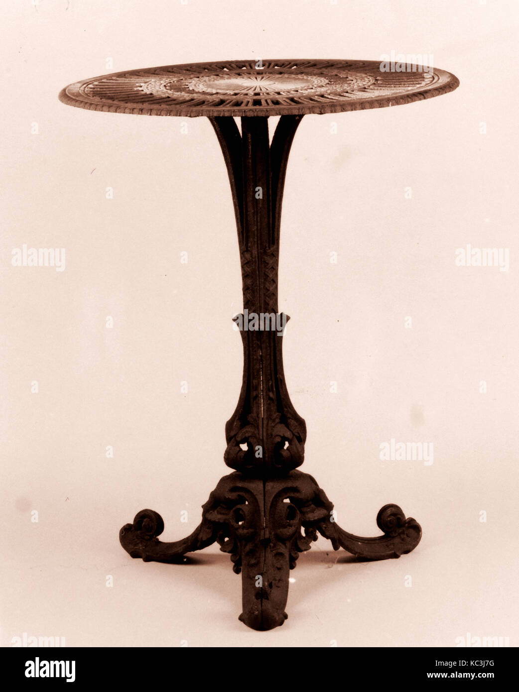 Cast iron furniture hires stock photography and images Alamy